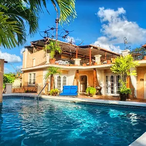 Little Arches Boutique - Adults Only Hotel