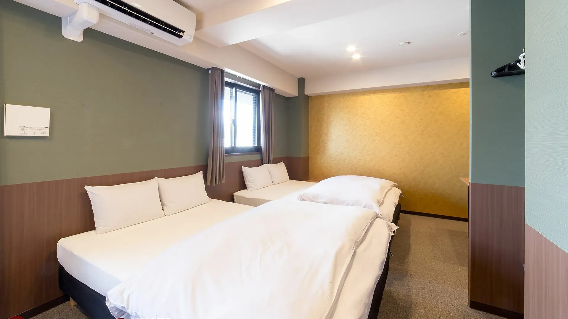 Отель Kyoto Sanjo Ohashi 3*,